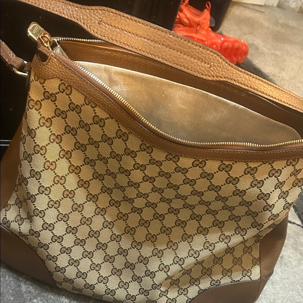 Gucci Signature Bree large Brown and Tan Shoulder Bag